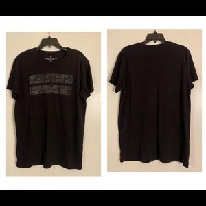 American Eagle Mens short sleeve shirt is a size medium.
